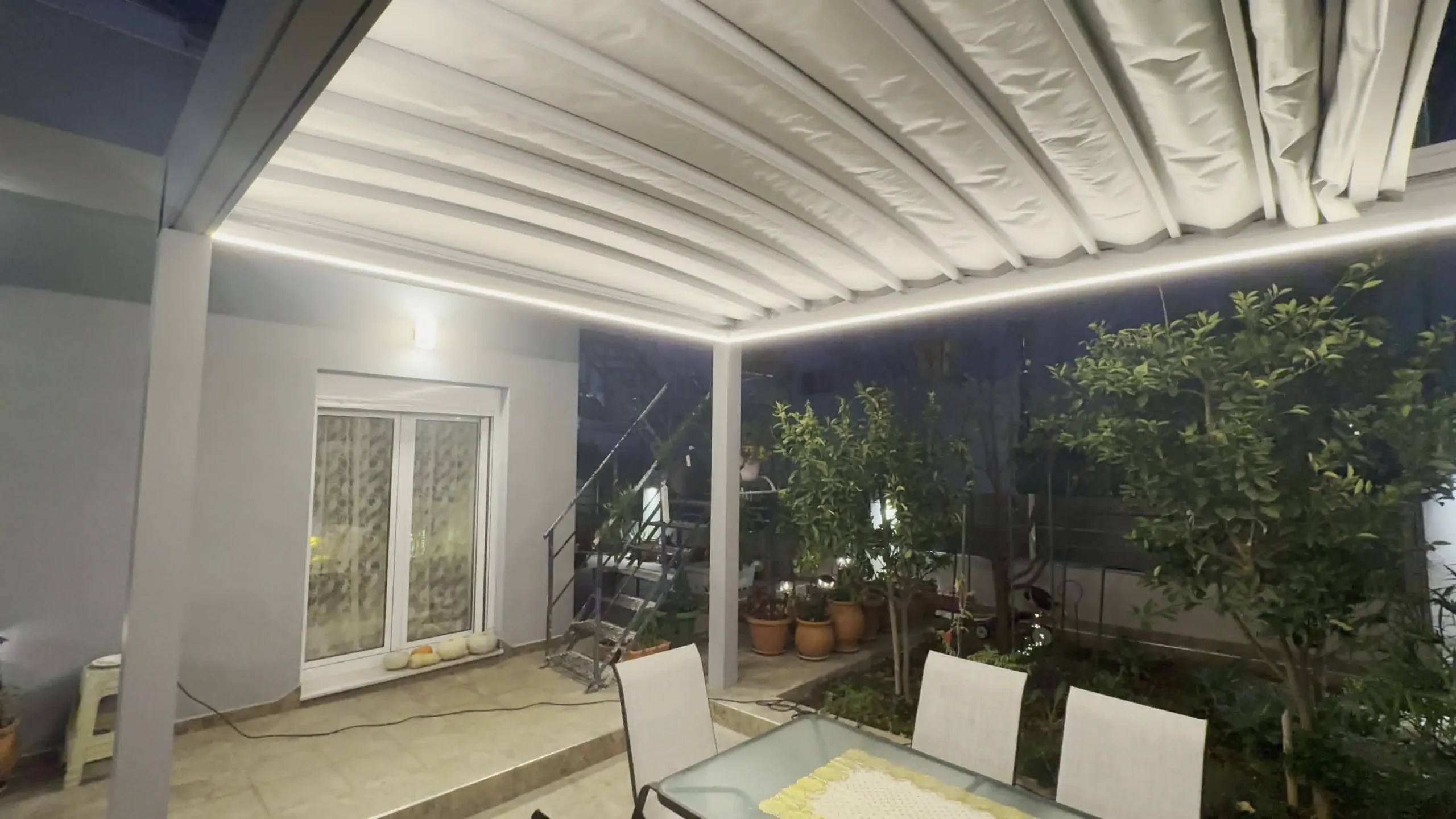 Τεντοπέργκολα Flat με περιμετρικό LED φωτισμό στον Ασπρόπυργο, Ασπρόπυργος — φωτογραφία 2 από 3
