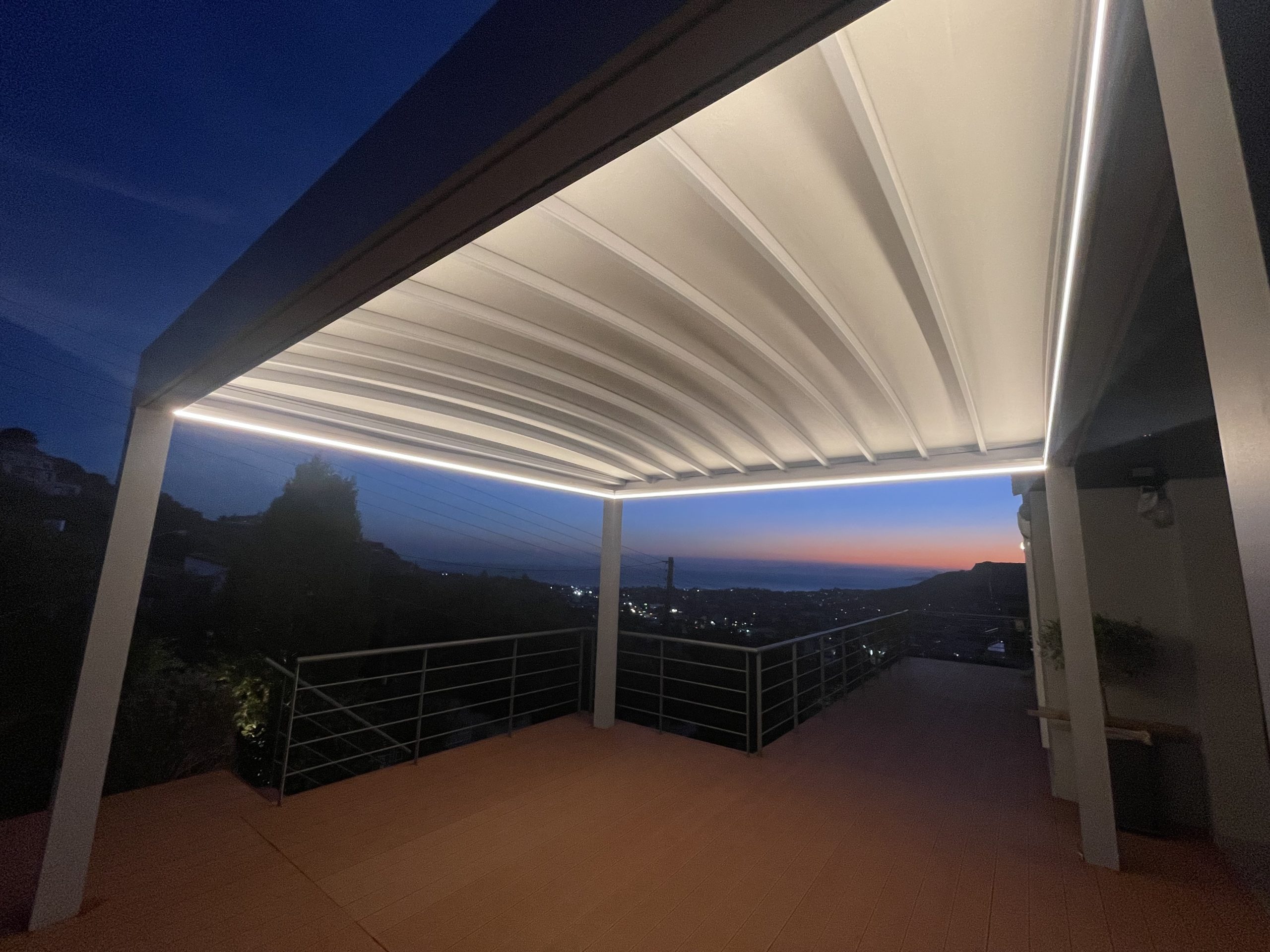 Flat Τεντοπέργκολα με LED στο Λαγονήσι — φωτογραφία 1 από 10