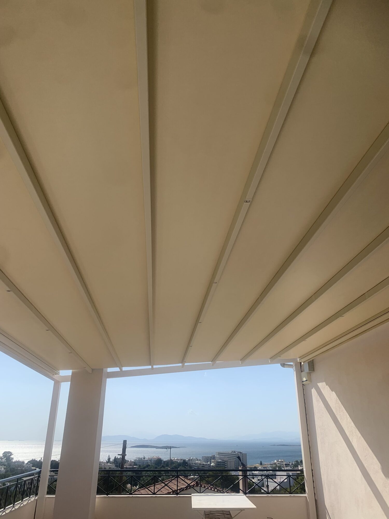 Τεντοπέργκολα αλουμινίου με αυτοματισμό σε κατοικία στη Βουλιαγμένη — φωτογραφία 3 από 4