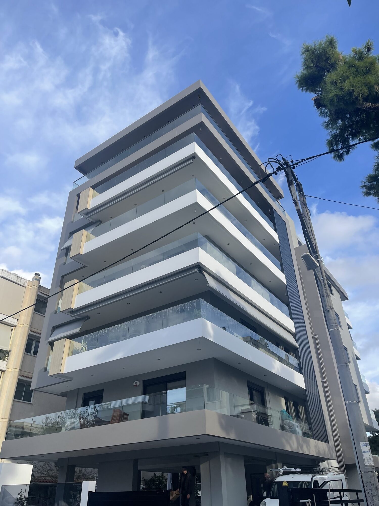 Τέντα με βραχίονες βαρέως τύπου, με εντατήρα, αντίβαρο αλουμινίου και ηλεκτρικό μοτέρ, Αττική — φωτογραφία 1 από 2