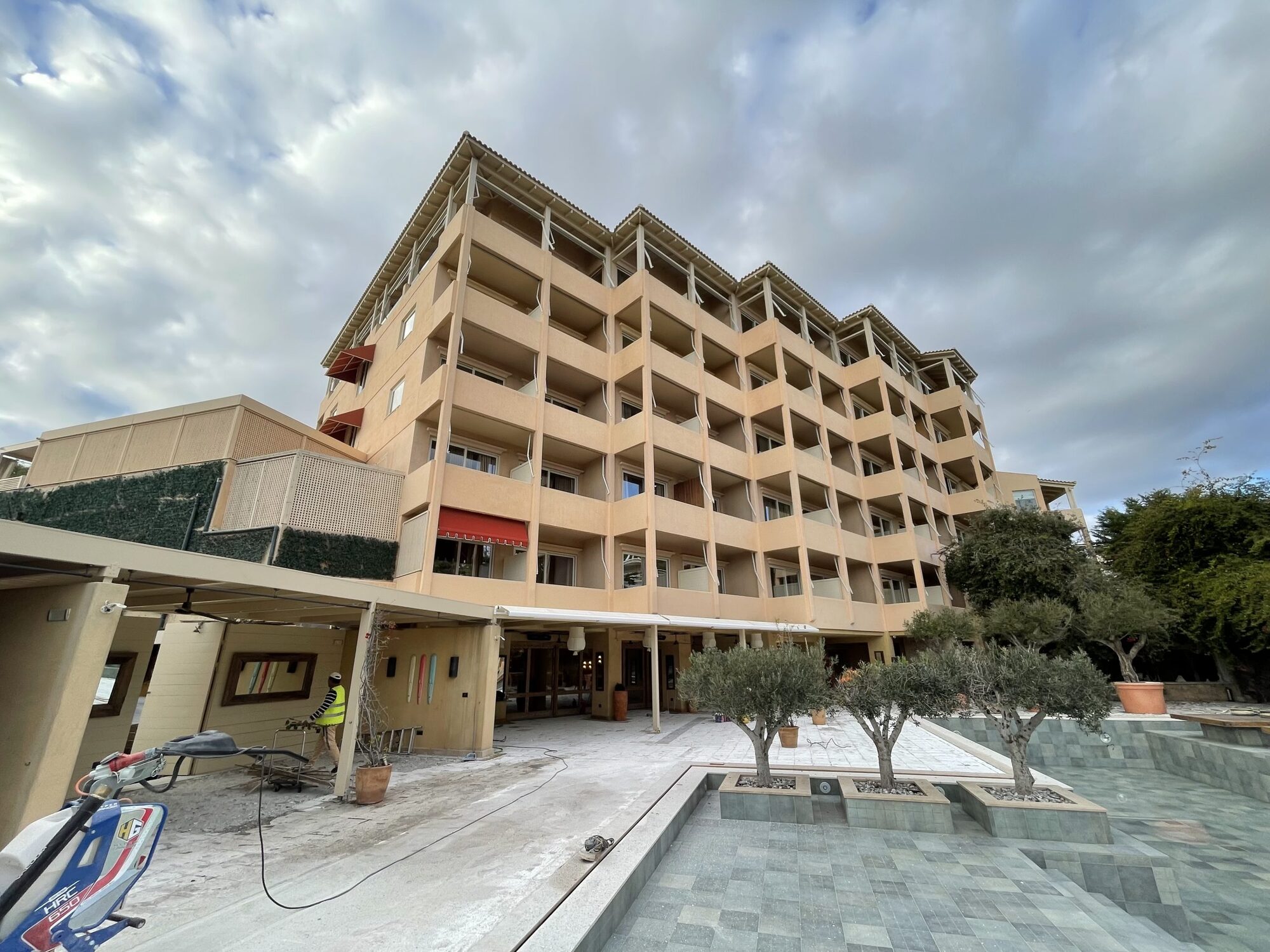 Νέο project τεντών με ιδιαίτερη γλώσσα στο The Margi Hotel, Βουλιαγμένη — φωτογραφία 2 από 5