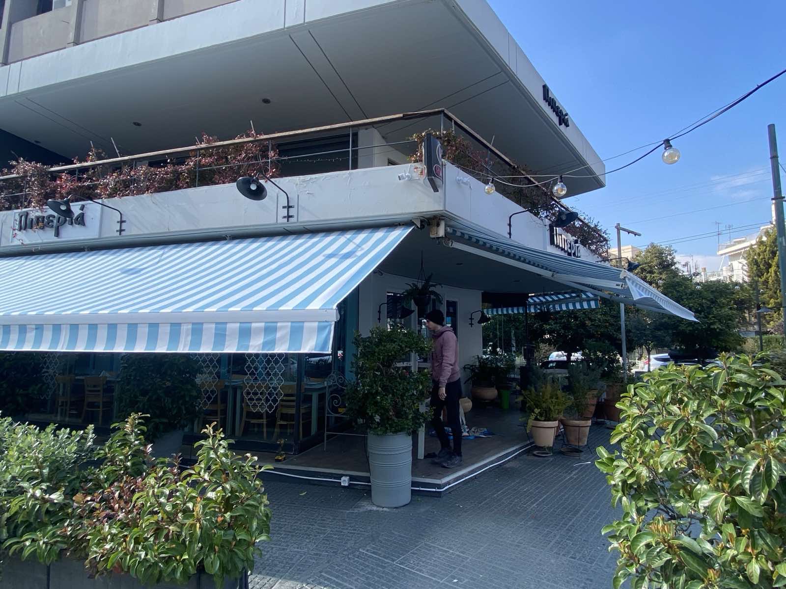 Τοποθέτηση τεντών σε κατάστημα εστίασης, Νότια Προάστια Αττικής — φωτογραφία 1 από 2