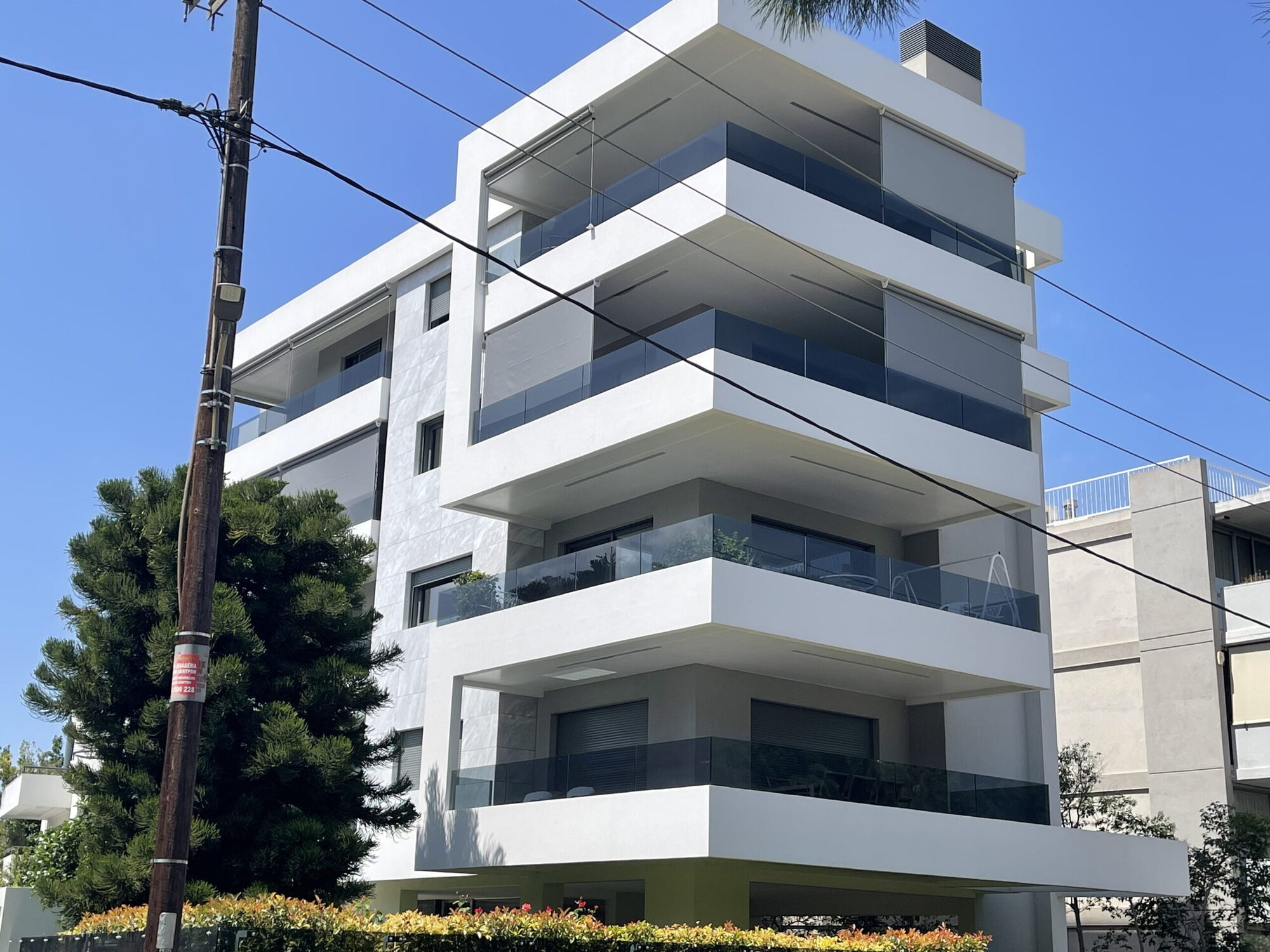 Κάθετες τέντες με πλαϊνές ντίζες, αυτοματισμό και διάτρητο ύφασμα, Αττική — φωτογραφία 2 από 6