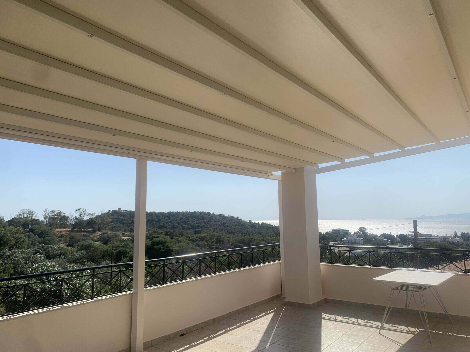 Τεντοπέργκολες Ανοιγοκλειόμενες Με Οδηγούς Αλουμινίου — Πέργκολες (pergola) — φωτογραφία 8 από 15
